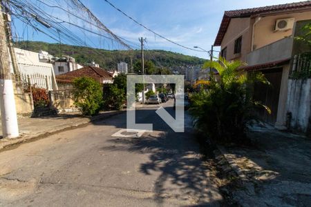 Casa à venda com 390m², 5 quartos e 2 vagas Casa à venda com 390m², 5 quartos e 2 vagasVista da Rua