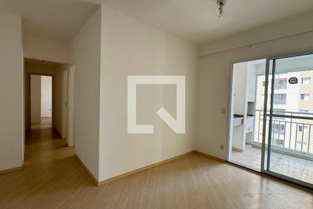 Sala de apartamento para alugar com 3 quartos, 72m² em Jardim Tupanci, Barueri