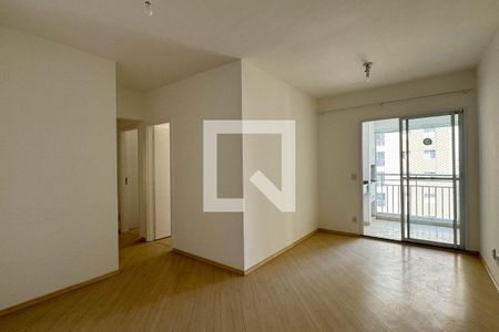 Sala de apartamento para alugar com 3 quartos, 72m² em Jardim Tupanci, Barueri