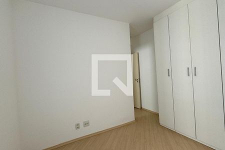Suíte 1 de apartamento para alugar com 3 quartos, 72m² em Jardim Tupanci, Barueri