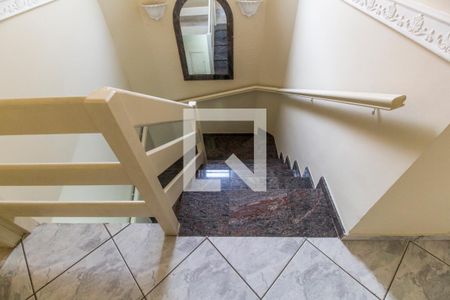 Casa para alugar com 128m², 3 quartos e 2 vagasEscada