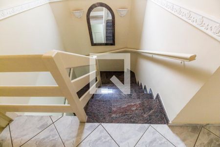 Casa para alugar com 128m², 3 quartos e 2 vagasEscada