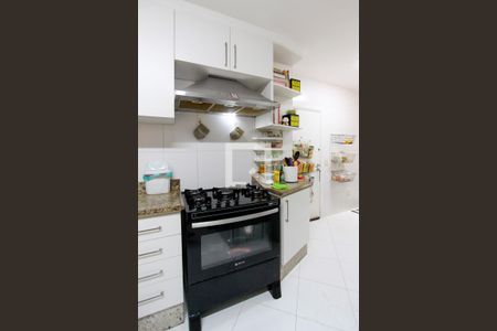 Apartamento à venda com 200m², 4 quartos e 2 vagas Apartamento à venda com 200m², 4 quartos e 2 vagasCozinha