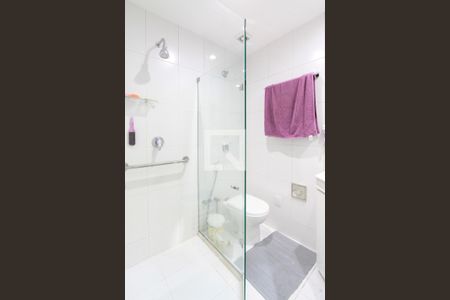 Apartamento à venda com 200m², 4 quartos e 2 vagas Apartamento à venda com 200m², 4 quartos e 2 vagasBanheiro Quarto 2 suíte