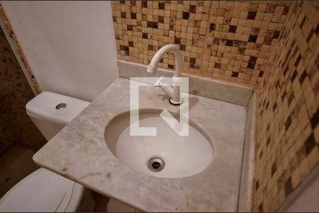 Casa para alugar com 180m², 3 quartos e 1 vaga Casa para alugar com 180m², 3 quartos e 1 vagaBanheiro Social