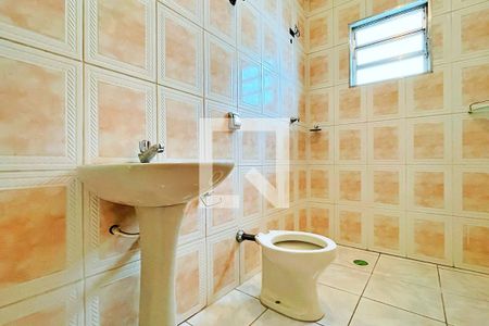 Casa à venda com 120m², 2 quartos e 4 vagas Casa à venda com 120m², 2 quartos e 4 vagasBanheiro da Suíte 1