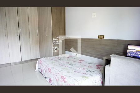 Casa de condomínio à venda com 240m², 3 quartos e 1 vagaSuite 2