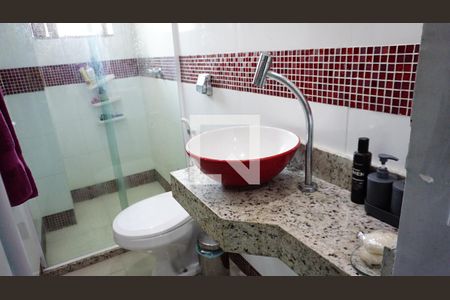 Casa de condomínio à venda com 240m², 3 quartos e 1 vagaBanheiro suite 2