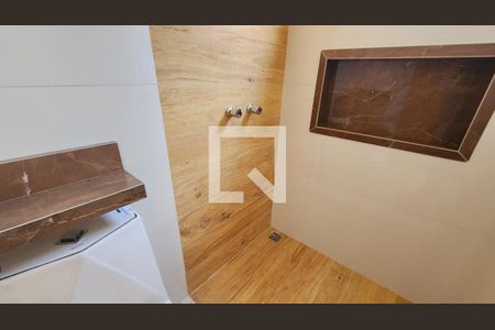 Casa de condomínio à venda com 235m², 4 quartos e 5 vagasBanheiro da Suíte 4