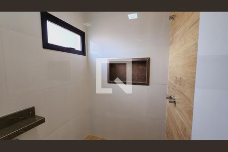 Casa de condomínio à venda com 235m², 4 quartos e 5 vagasBanheiro da Suíte