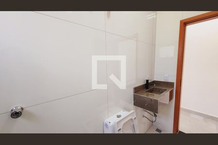 Casa de condomínio à venda com 235m², 4 quartos e 5 vagasBanheiro