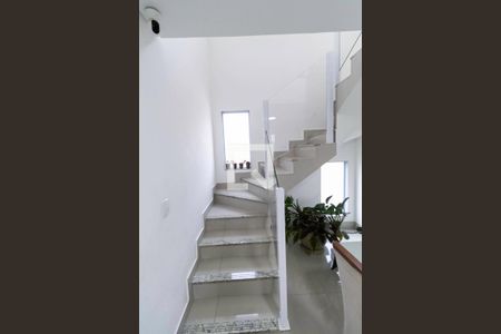 Apartamento à venda com 83m², 2 quartos e 1 vagaEscada