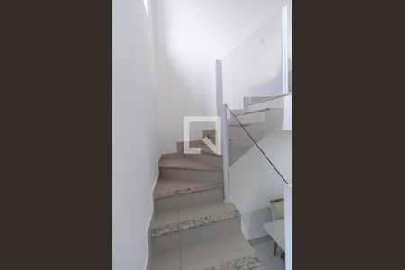 Apartamento à venda com 83m², 2 quartos e 1 vagaEscada