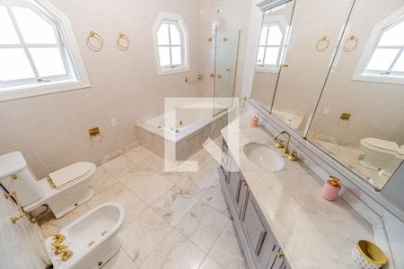 Casa de condomínio à venda com 667m², 4 quartos e 6 vagasBanheiro