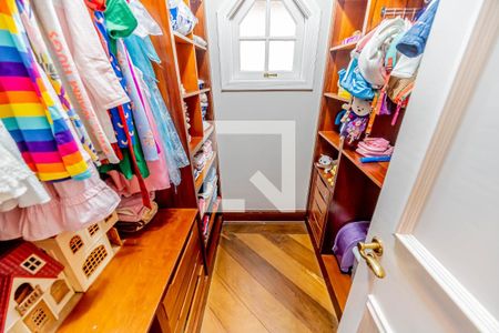 Casa de condomínio à venda com 667m², 4 quartos e 6 vagasCloset