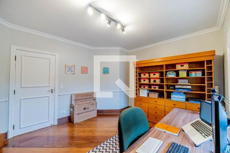 Casa de condomínio à venda com 667m², 4 quartos e 6 vagasEscritório