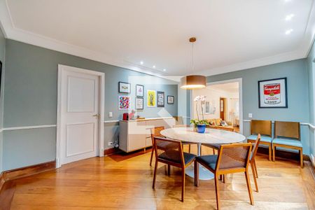 Casa de condomínio à venda com 667m², 4 quartos e 6 vagasSala