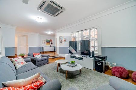 Casa de condomínio à venda com 667m², 4 quartos e 6 vagasSala de TV