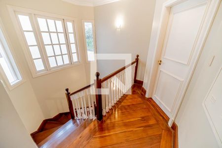 Casa de condomínio à venda com 667m², 4 quartos e 6 vagasEscada