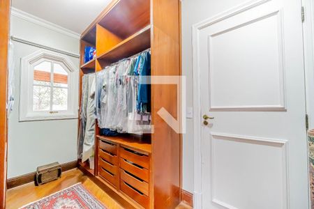 Casa de condomínio à venda com 667m², 4 quartos e 6 vagasCloset