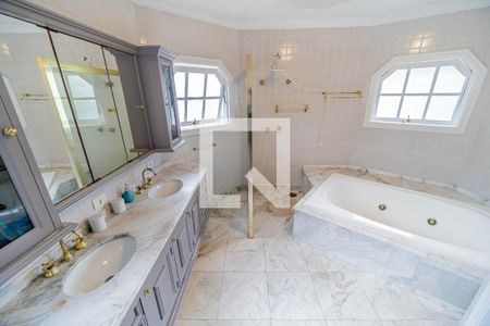 Casa de condomínio à venda com 667m², 4 quartos e 6 vagasBanheiro