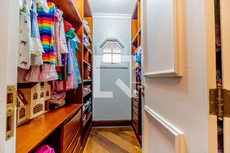 Casa de condomínio à venda com 667m², 4 quartos e 6 vagasCloset