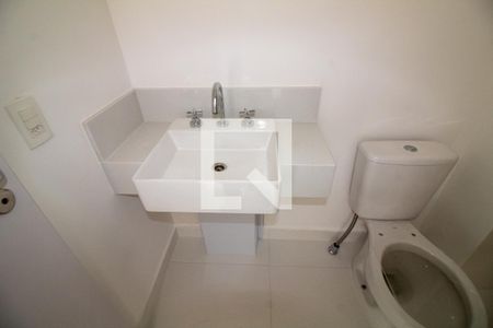 Banheiro de kitnet/studio para alugar com 1 quarto, 27m² em Santo Amaro, São Paulo