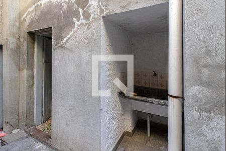 Casa à venda com 120m², 4 quartos e 1 vaga Casa à venda com 120m², 4 quartos e 1 vagaquintal com tanque_3