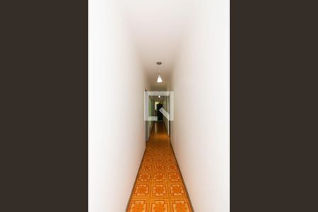 Corredor de casa à venda com 4 quartos, 210m² em Vila Canero, São Paulo