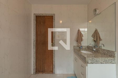 Casa à venda com 316m², 4 quartos e 3 vagasBanheiro Social