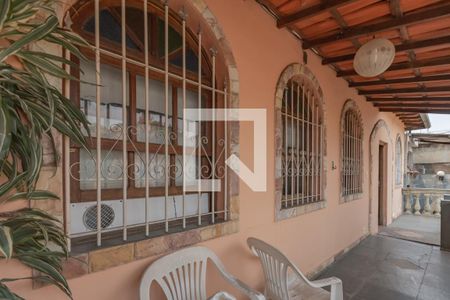 Casa à venda com 316m², 4 quartos e 3 vagasVaranda