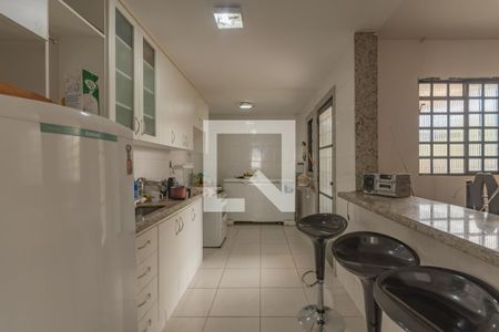 Casa à venda com 316m², 4 quartos e 3 vagasCozinha