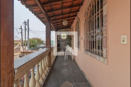 Casa à venda com 316m², 4 quartos e 3 vagasVaranda