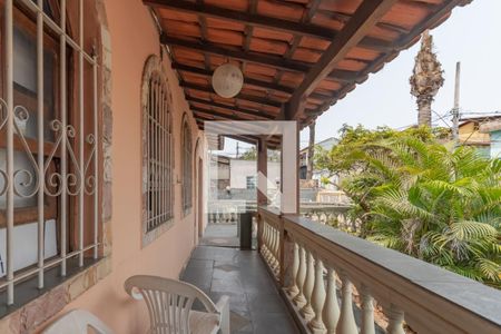 Casa à venda com 316m², 4 quartos e 3 vagasVaranda