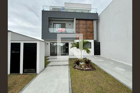 Casa de condomínio à venda com 212m², 5 quartos e 2 vagasFachada