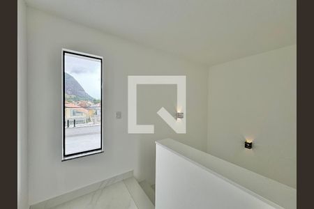 Casa de condomínio à venda com 212m², 5 quartos e 2 vagasCorredor