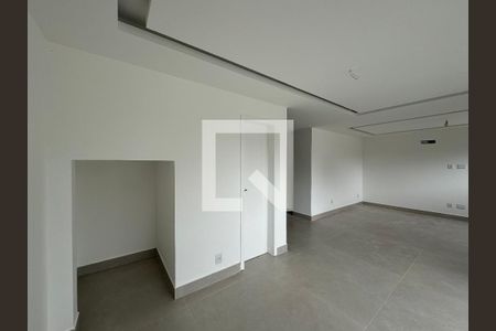 Sala de casa de condomínio à venda com 5 quartos, 212m² em Vargem Pequena, Rio de Janeiro