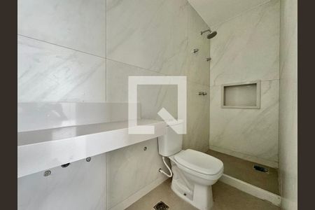 Suíte 1 - Banheiro de casa de condomínio à venda com 5 quartos, 212m² em Vargem Pequena, Rio de Janeiro