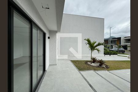 Casa de condomínio à venda com 212m², 5 quartos e 2 vagasÁrea externa