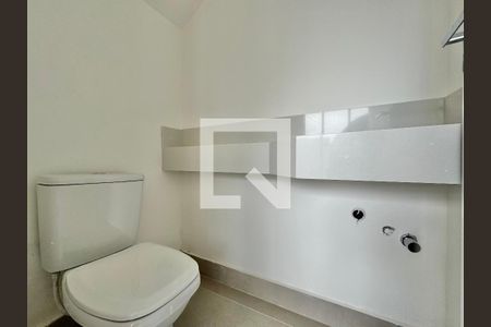 Casa de condomínio à venda com 212m², 5 quartos e 2 vagasLavabo