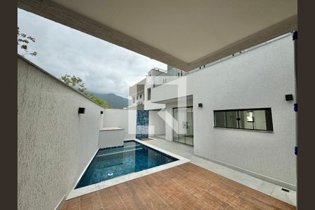 Casa de condomínio à venda com 212m², 5 quartos e 2 vagasÁrea externa