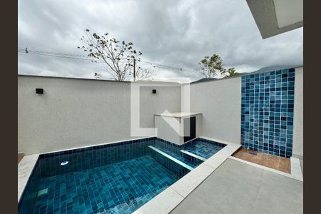 Casa de condomínio à venda com 212m², 5 quartos e 2 vagasÁrea externa