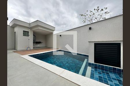 Casa de condomínio à venda com 212m², 5 quartos e 2 vagasÁrea externa