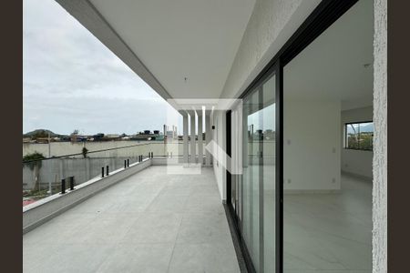 Casa de condomínio à venda com 212m², 5 quartos e 2 vagasVaranda suíte 5