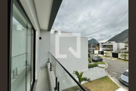 Casa de condomínio à venda com 212m², 5 quartos e 2 vagasVaranda