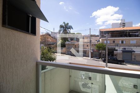 Casa à venda com 120m², 3 quartos e 2 vagas Casa à venda com 120m², 3 quartos e 2 vagasVaranda