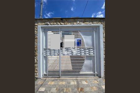 Casa à venda com 120m², 3 quartos e 2 vagas Casa à venda com 120m², 3 quartos e 2 vagasFachada