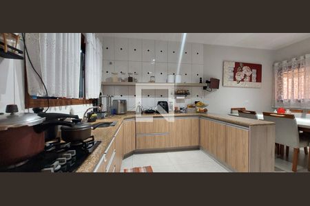 Casa para alugar com 174m², 3 quartos e 2 vagasCozinha