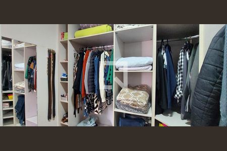 Casa para alugar com 174m², 3 quartos e 2 vagasCloset Quarto 1 suíte