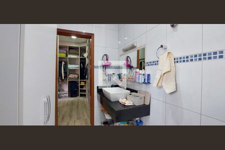 Casa para alugar com 174m², 3 quartos e 2 vagasBanheiro Quarto 1 suíte